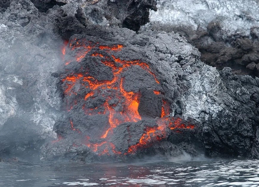 Volcán Cumbre Vieja llega al mar