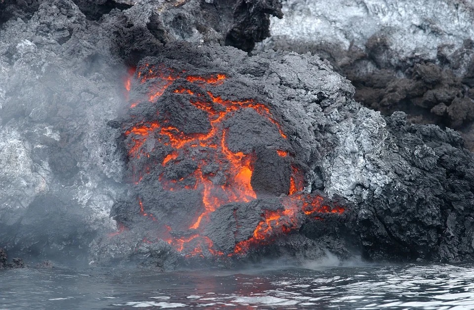 Volcán Cumbre Vieja llega al mar