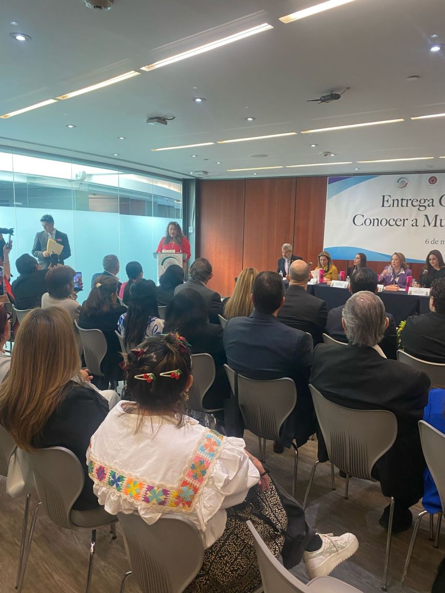 Licenciada Laura Hernández Ledezma: Una Líder en la Lucha Sindical por la Equidad de Género