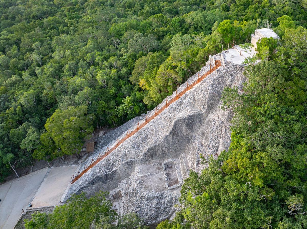 CLAUDIA CURIEL DE ICAZA INAUGURA ESCALINATA EN EL BASAMENTO NOHOCH MUL, EN LA ZONA ARQUEOLÓGICA DE COBÁ, QUINTANA ROO