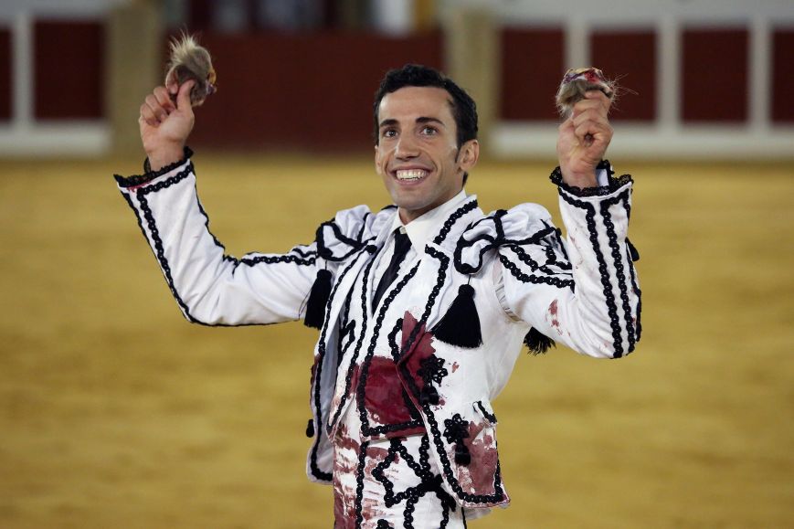 FERIA DE SAN SEBASTIÁN –SEGUNDO FESTEJO De Miranda hace el toreo soñado,acompañándole “Colombo” con la contundencia de su espada