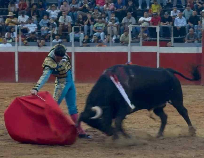 Antonio Suárez impone su magisterio en el histórico doble indulto de Escuque