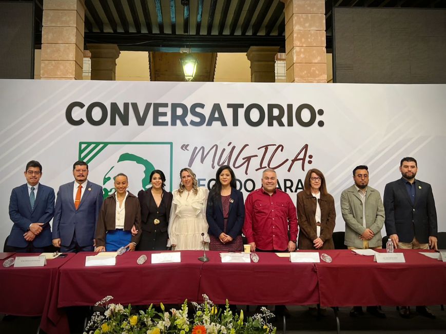 El Ayuntamiento de Tingüindín llevó a cabo el Primer Conversatorio, «Múgica: Legado para un México Humanista”