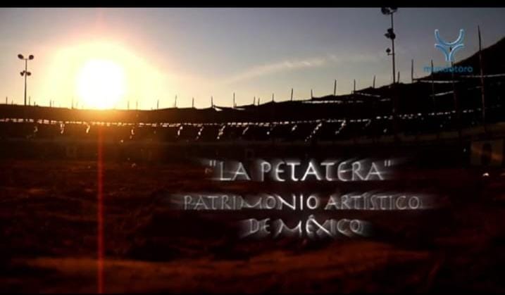 Jesús Enrique Colombo torea en la artesanía más gigantesca  del mundo, La Petatera