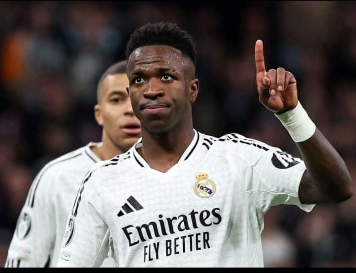 Vinicius, tu nombre tiene sabor y aroma a vino griego, futbolista galáctico del Real Madrid, con varias Copas de Europa en tu palmares de campeón, vente para Canarias y disfruta la melodia del vino griego de José Vélez