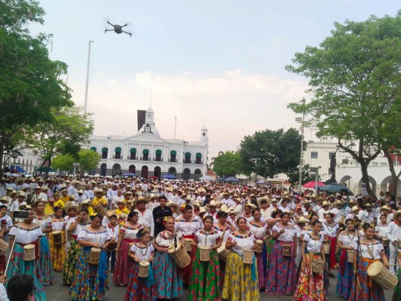 Buscan el retumbe mundial con fuerza de tamborileras