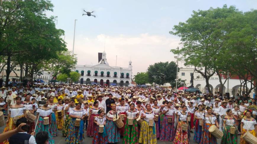 Buscan el retumbe mundial con fuerza de tamborileras