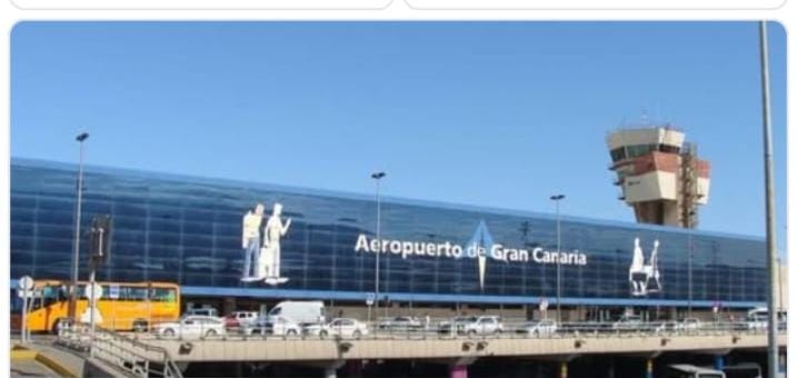 Información sesgada, engañosa y manipulada de las poderosas Cooperativas de Taxis sobre el «intrusismo profesional y competencia desleal» en el aeropuerto de Gran Canaria, es la misma historia del aeropuerto de Tenerife Sur, colas kilométricas y esperas de hasta dos horas por los turistas y canarios para lograr conseguir un miserable auto-taxi