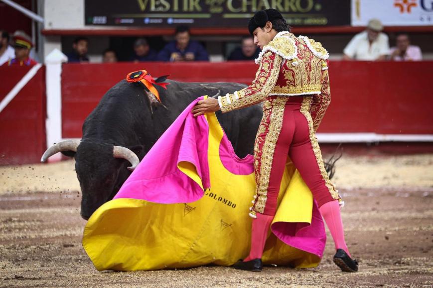 El diestro venezolano Jesús Enrique Colombo, rompió el celofán de la Feria de Aguascalientes