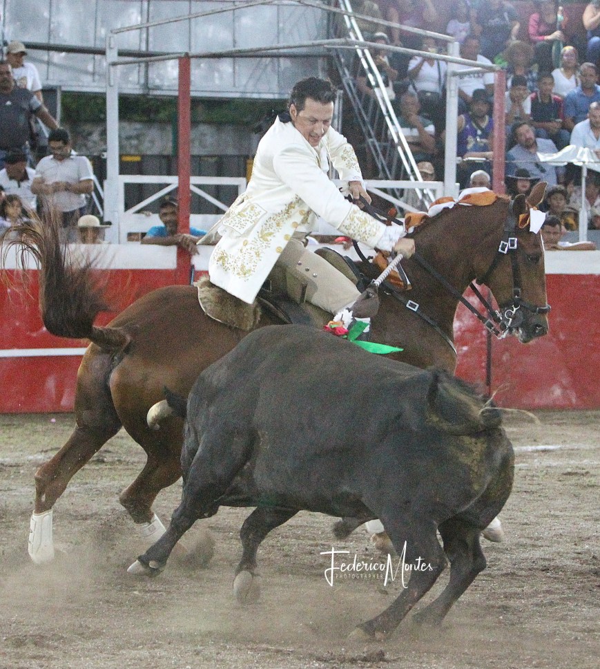 FERIA DE MAYO – PRIMERA DE FERIA ||Triunfo de la terna en tarde entretenida y debuen toreo