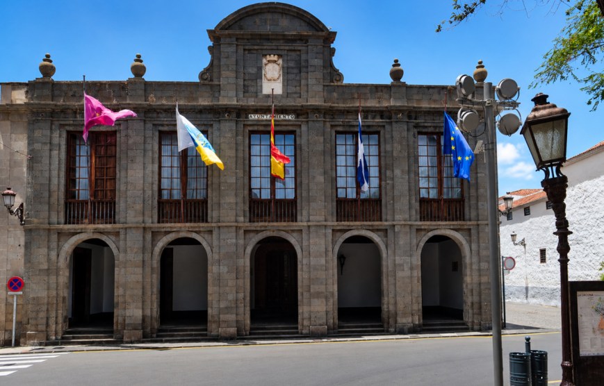El Ayuntamiento de La Laguna se alinea con la empresa que lo demanda en el TSJC por retirarle la adjudicación del alumbrado