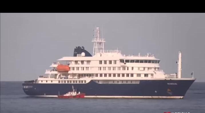El barco de las ratas plagados de «hantavirus» atraca en el Puerto de Granadilla, burlando y desautorizan el mandato del Gobierno de Canarias