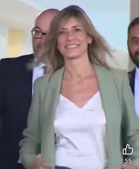 Begoña Gómez la dama rosa del PSOE y su asesora a juicio por cuatro delitos graves de criminalidad y les retira los pasaportes