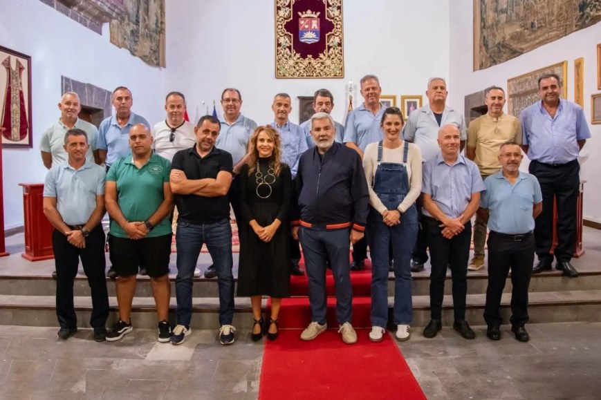 Sentencia contundente contra el Ayuntamiento de Adeje, con carácter de firmeza, ordena y manda ANULAR las quince licencias de auto-taxis adjudicadas por sistema caciquil «a dedo» y que demuestra la compra de votos, todo embadurnado de sistémica corrupción, hechos flagrantes NO ha salido todavía en la prensa, totalmente controlada, untada y sobornada por el cacique alcalde adejero y mafioso presidente PSOE canario, José Miguel Rodriguez Fraga