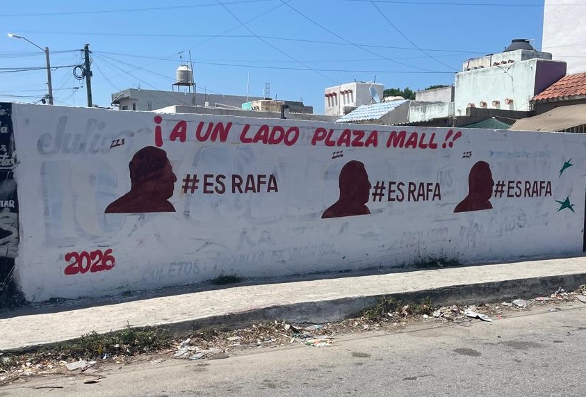 Comparte tío Rafa horchata y ceviche con pescadores de Puerto Juárez