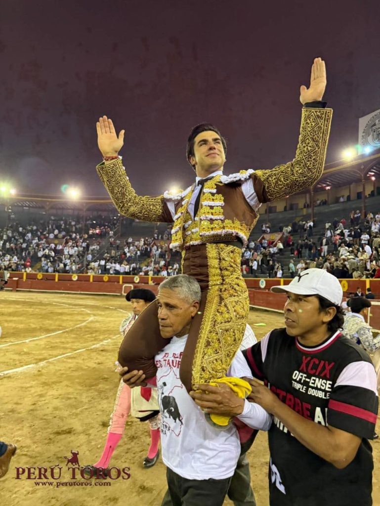JESÚS ENRIQUE COLOMBO: 100 CORRIDAS DE TOROS EN PERÚ