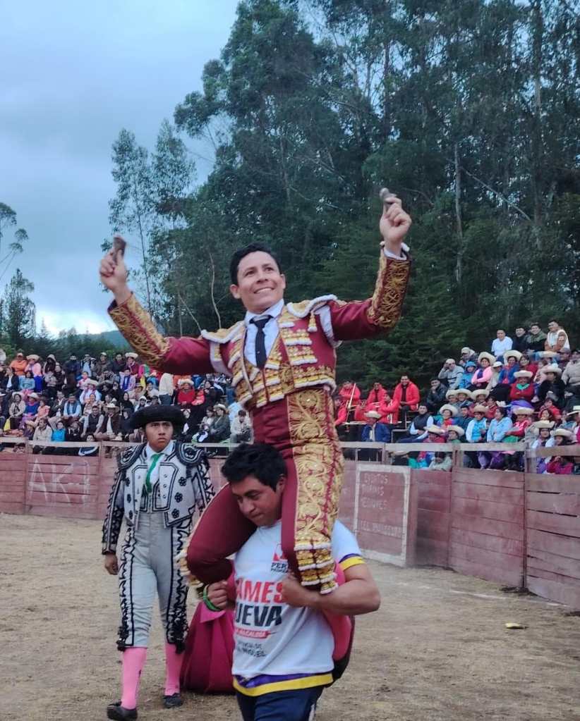 *ÁNGEL RAMOS SIGUE SU ASCENSO POR LAS ALTURAS TAURINAS DEL PERÚ*