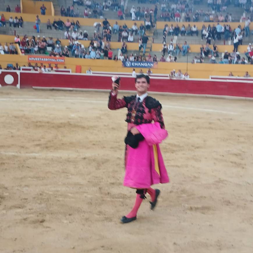 *FRANCISCO DE MANUEL Y SANTIAGO GUERRERO CONQUISTAN EN BUENA LID UNA OREJA CADA UNO EN EL CIERRE DE TOVAR*