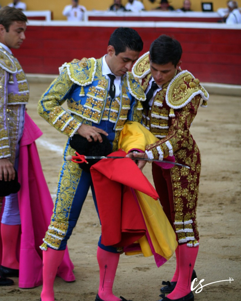 Primera corrida de la Feria de la Virgen de ReglaManolo Muñoz cambia el triunfo de la tarde por el fallo con la espada