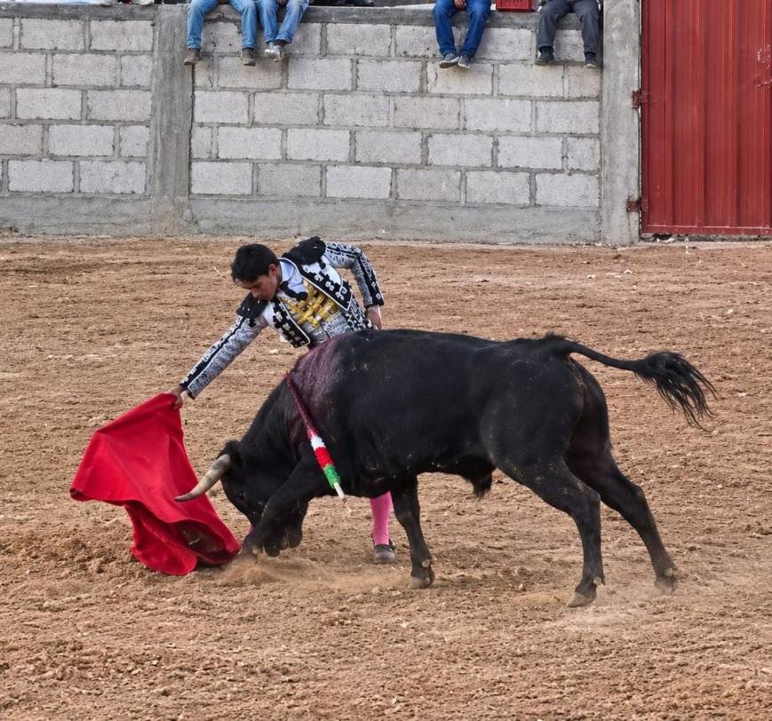 Nuevo triunfo de Fabio Castañeda en Perú, suma un trofeo en la provincia de Caylloma