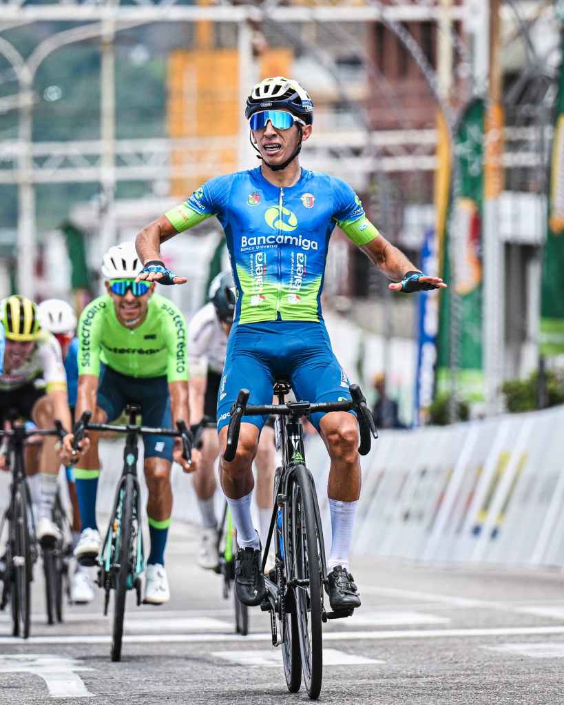 Luis Pinto se impone en Valera y es el primer líder de la Vuelta a Venezuela 2026 