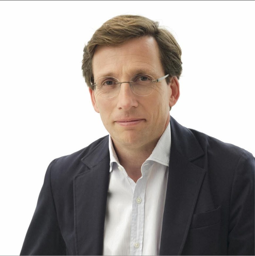 José Luis Martínez-Almeida, alcalde de Madrid, retrata la hipocresía y destapa el fariseismo de los dos ministros «progresistas y humanistas» del PSOE, Reyes Maroto y Óscar López, propietarios de «fondos buitres» de viviendas, además, el camarada parrandero presidente PSOE canario, José Miguel Rodriguez Fraga, explota mega «fondos buitres» más de cincuenta viviendas