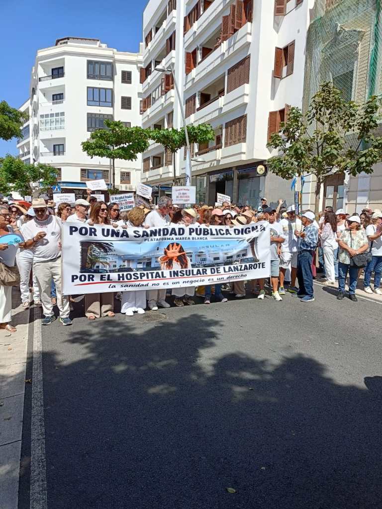 El pasado 30 de septiembre representantes de los trabajadores del Hospital Insular de Lanzarote participaron en la Comisión de Sanidad del Parlamento de Canarias: BlancaTorres, Yasmina Tabares y Ariel Bonilla intervinieron en defensa del modelo de la atención geriátrica en Lanzarote